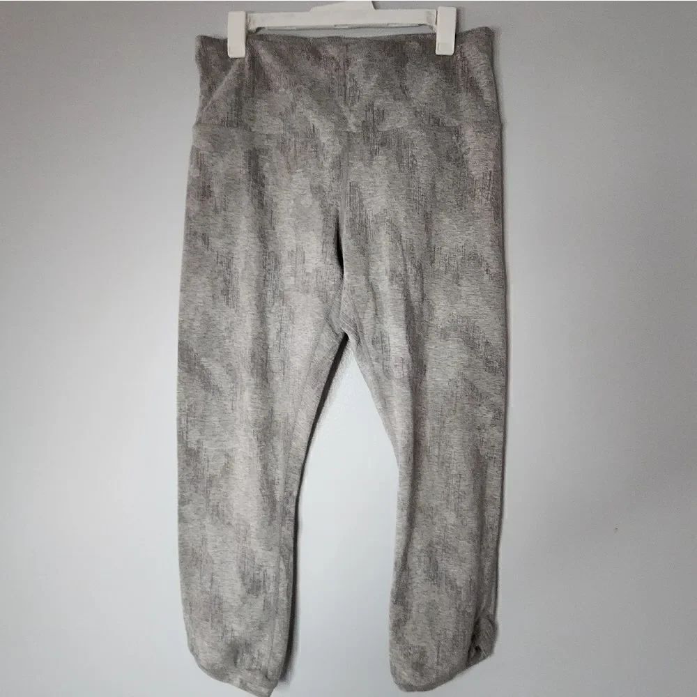 ATHLETA Sandbar Organic Cotton Be Present Capri Gray Cropped Leggings Small